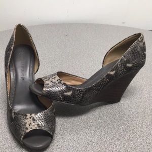 🍀 Banana Republic D’Orsay Wedge open toe